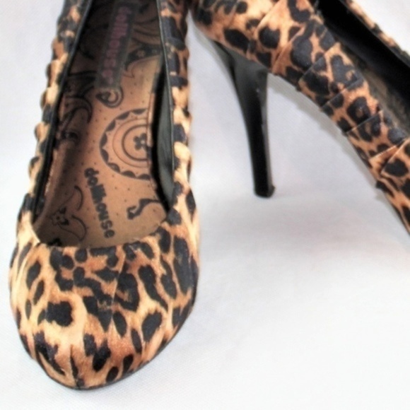 Dollhouse Florjan Pleated Leopard Pumps - Picture 3 of 8